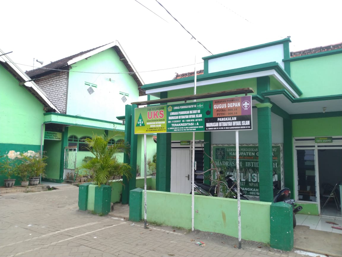 Siswa belajar bersama dengan semangat untuk mencapai visi sekolah.