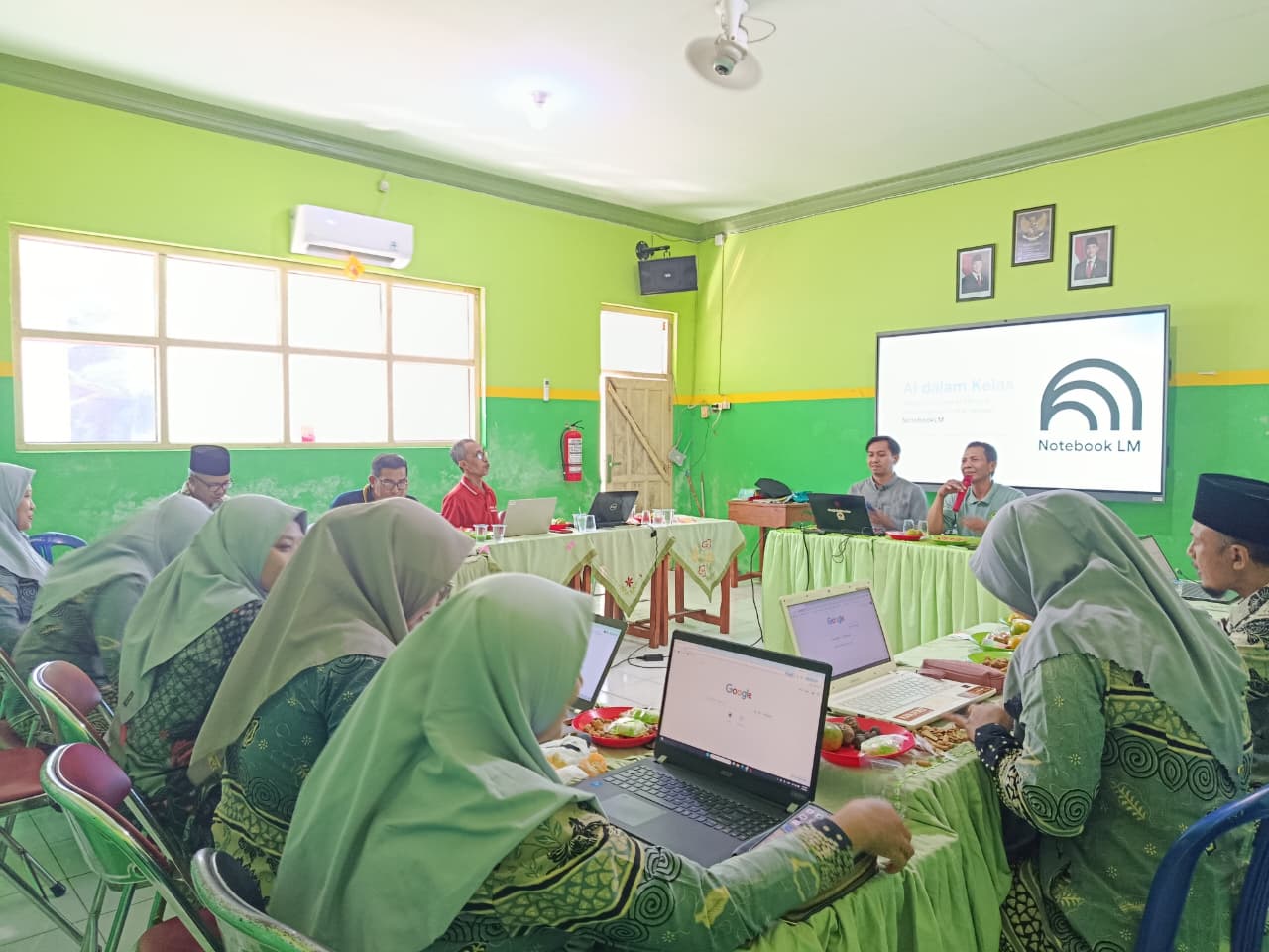 Workshop AI dalam Kelas: "Mengubah Catatan Menjadi Asisten Belajar Pintar dengan NotebookLM"